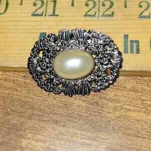 Vintage Faux Pearl Floral Brooch Silver‎ Tone Filigree Oval Pin Victorian...